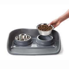 Plastová podložka s dvoma nerezovými miskami MPS Potty, malá, sivá, 46 cm, pre menšie a stredné psy